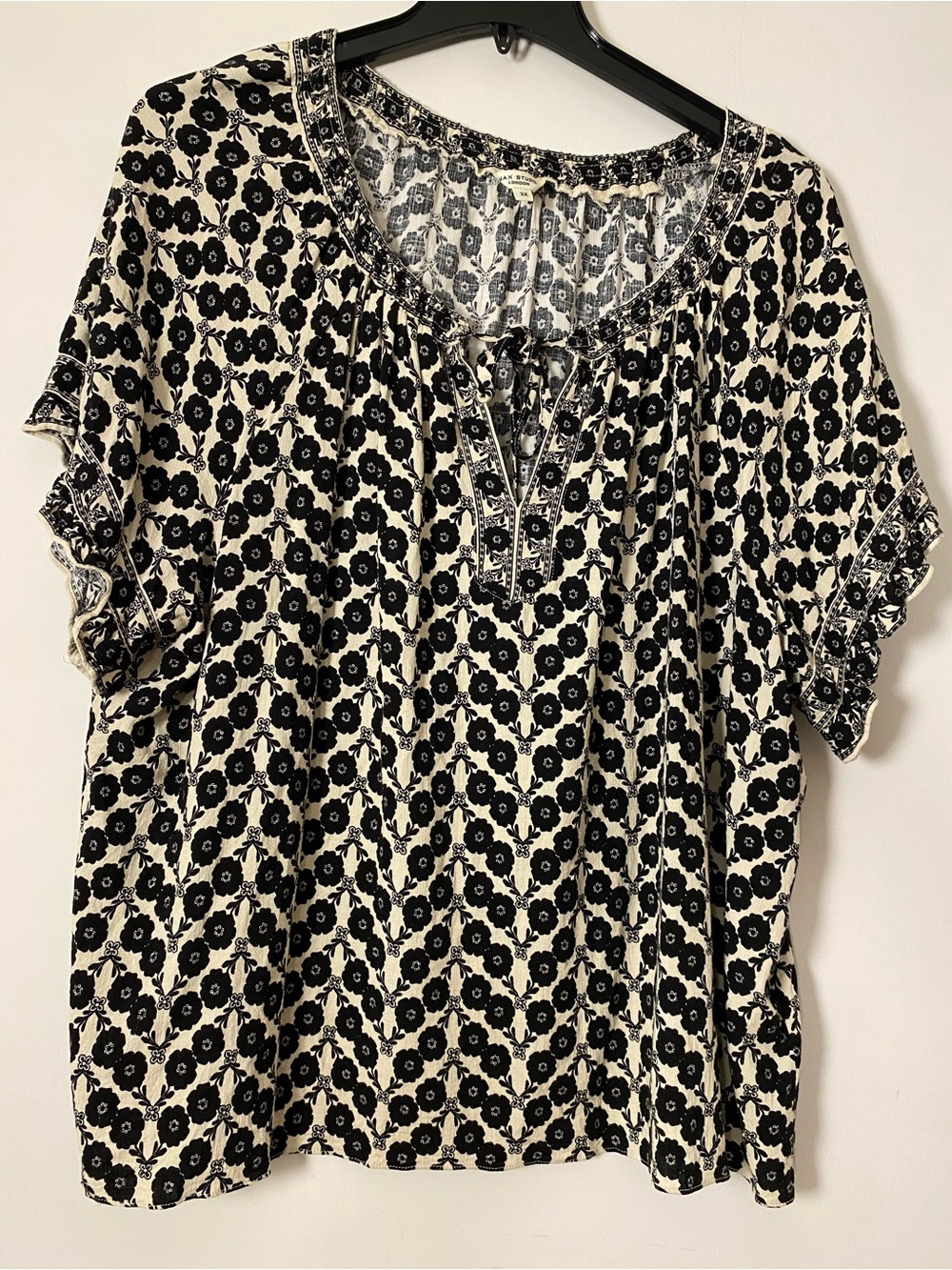 Max Studio London Black and Cream Plus SizeFloral Peasant Top - Women
